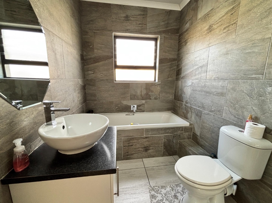 3 Bedroom Property for Sale in Fairview Golf Estate Western Cape